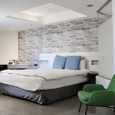 Check Inn Taichung Liming Ngoại thất bức ảnh