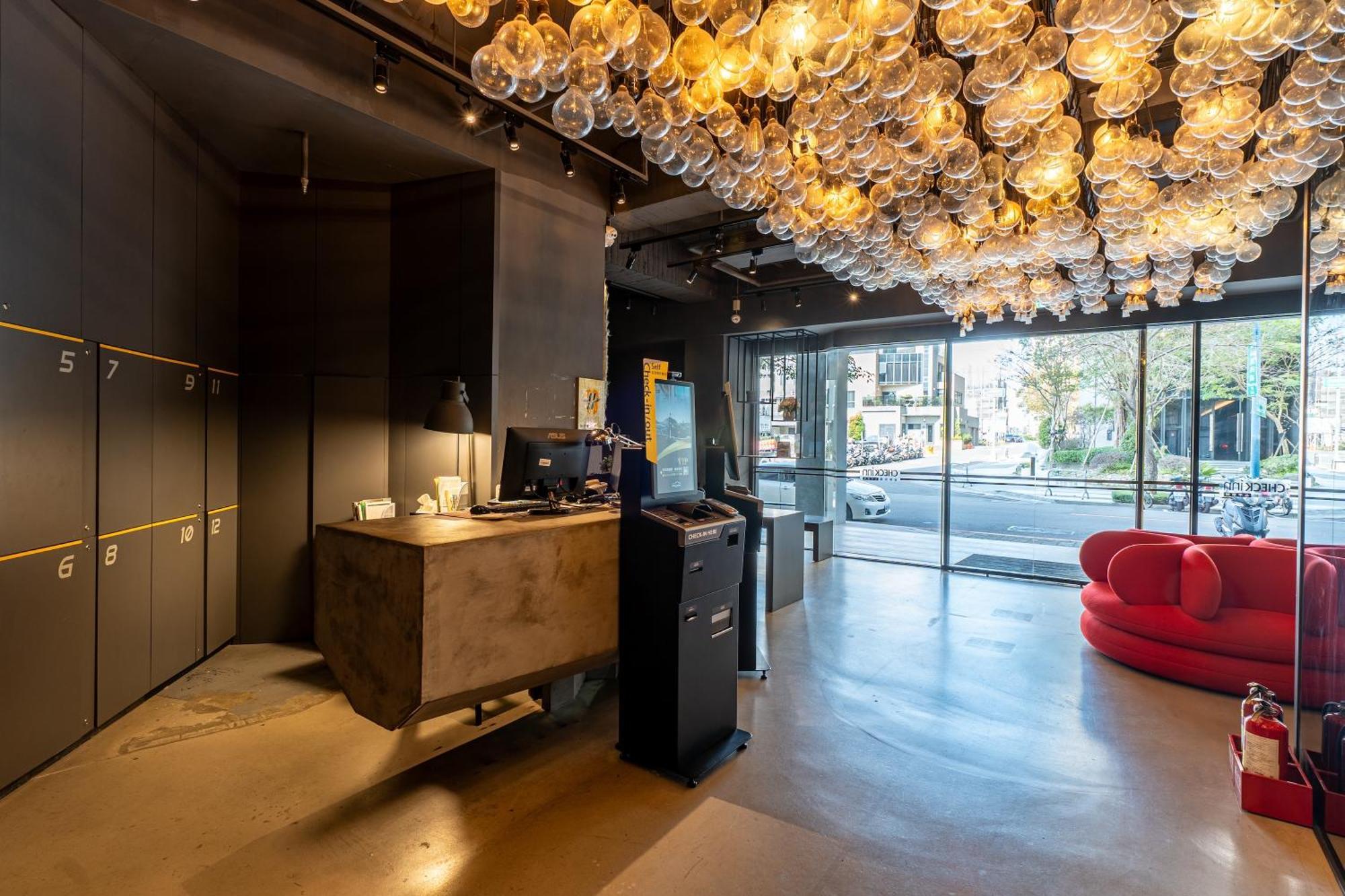 Check Inn Taichung Liming Ngoại thất bức ảnh