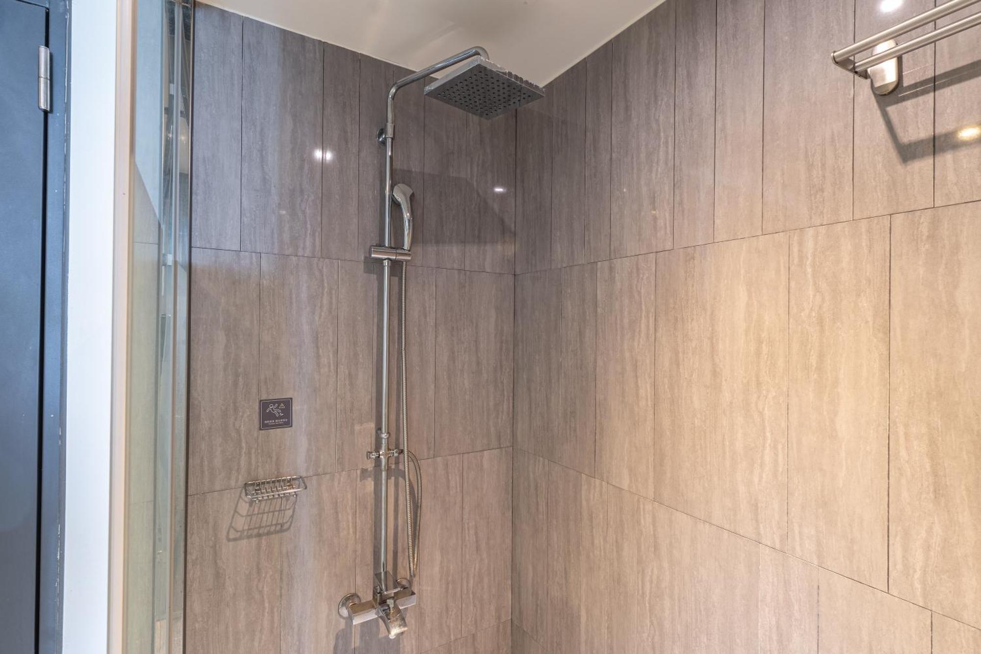 Check Inn Taichung Liming Ngoại thất bức ảnh
