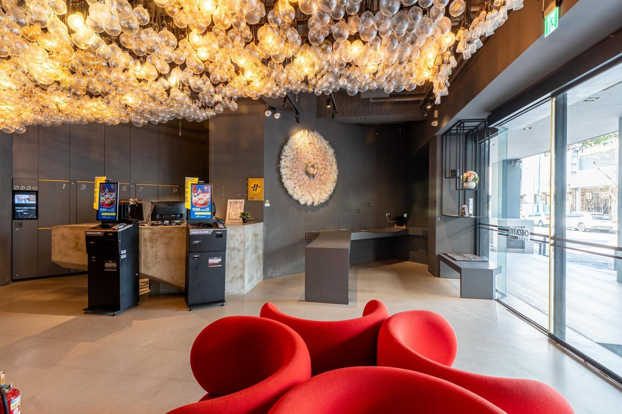 Check Inn Taichung Liming Ngoại thất bức ảnh